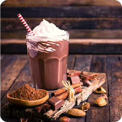 Chocolat chaud gourmand avec de la chantilly